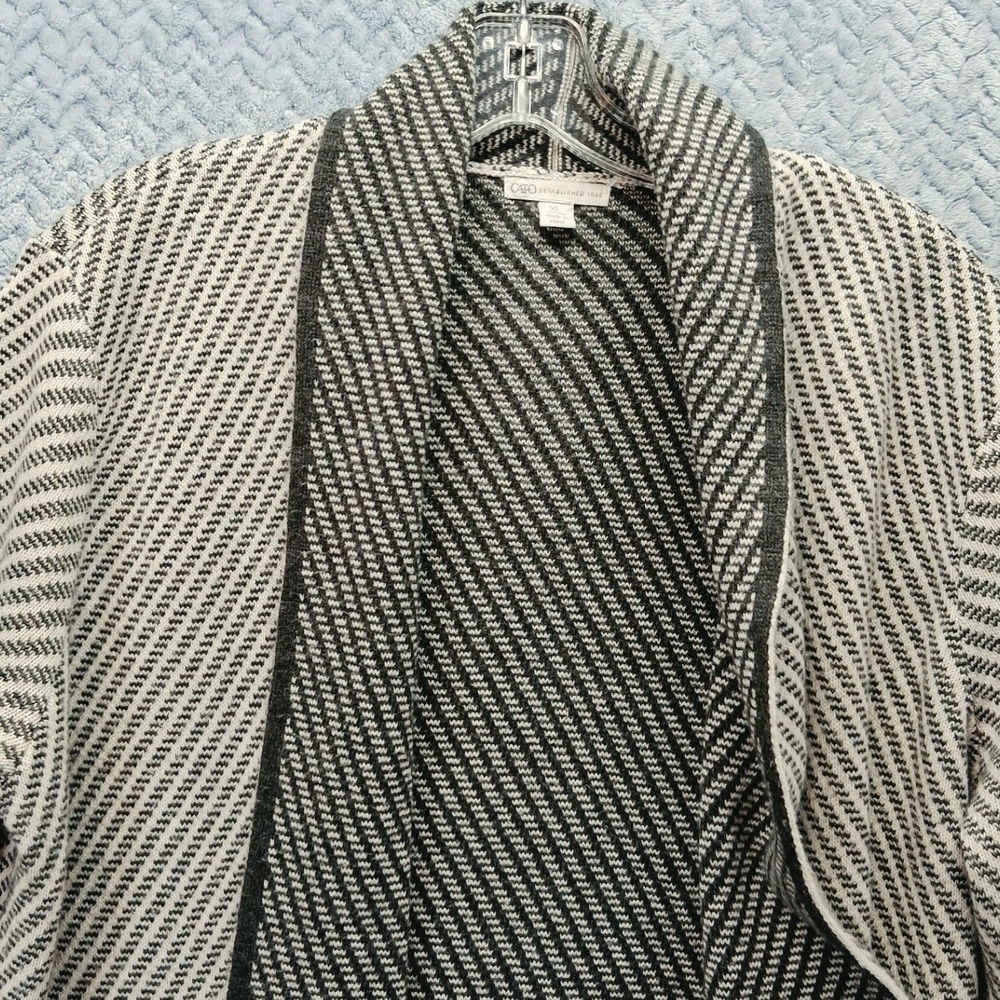 Cato Womens XL Open Front Cardigan Gray Cream Colorblock Chevron Knit Sweater - Picture 2 of 8